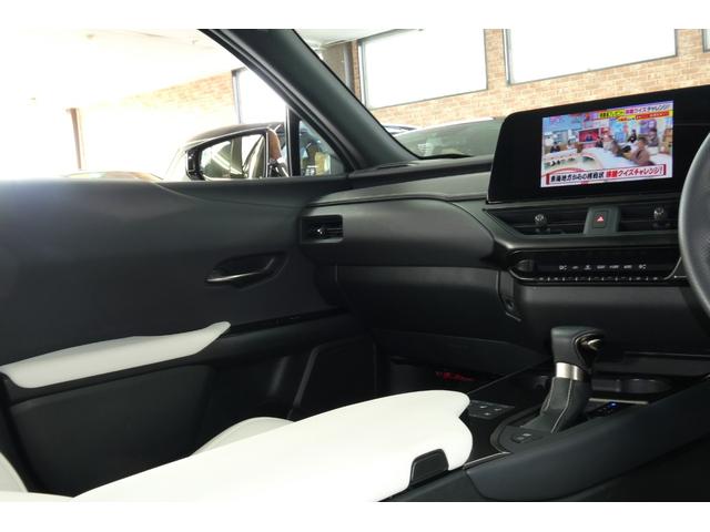 ＵＸ ＵＸ２５０ｈ　Ｆスポーツ　レクサスセーフティ　ＴＲＤエアロ　ＴＲＤマフラー　１２．３インチディスプレイ　レクサスナビ／フルセグＴＶ／全方位モニター　レクサスクライメイトコンシェルジュ　ムーンルーフ　修復歴無　ワンオーナー禁煙車（44枚目）