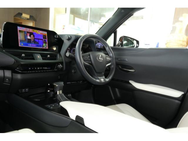 ＵＸ ＵＸ２５０ｈ　Ｆスポーツ　レクサスセーフティ　ＴＲＤエアロ　ＴＲＤマフラー　１２．３インチディスプレイ　レクサスナビ／フルセグＴＶ／全方位モニター　レクサスクライメイトコンシェルジュ　ムーンルーフ　修復歴無　ワンオーナー禁煙車（45枚目）
