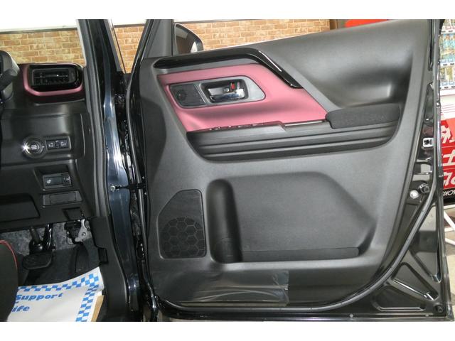 スペーシアカスタム ハイブリッドＸＳ　４ＷＤ　全方位モニター付メモリーナビゲーション　９インチディスプレイ／フルセグＴＶ　スマートフォン連携機能付　スズキコネクト対応通信機　届出済未使用車（10枚目）
