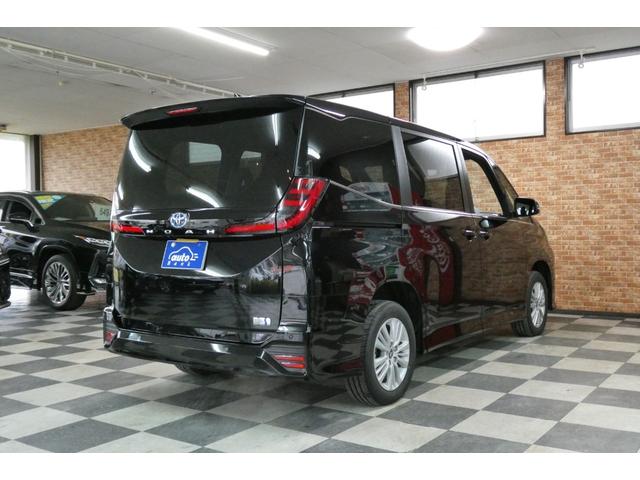 ノア ハイブリッドＳ－Ｚ　４ＷＤ　寒冷地仕様　快適利便パッケージ　１０．５インチディスプレイオーディオ　純正ナビ／フルセグＴＶ／Ｂカメラ　ＣＤ・ＤＶＤデッキ　両側パワースライド　パワーリヤゲート　登録済未使用車（2枚目）