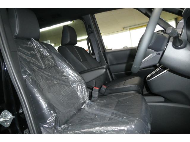 ノア ハイブリッドＳ－Ｚ　４ＷＤ　寒冷地仕様　快適利便パッケージ　１０．５インチディスプレイオーディオ　純正ナビ／フルセグＴＶ／Ｂカメラ　ＣＤ・ＤＶＤデッキ　両側パワースライド　パワーリヤゲート　登録済未使用車（8枚目）