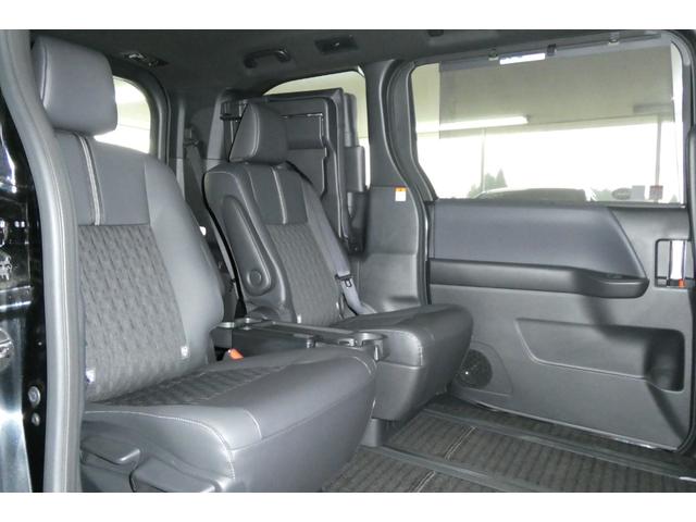 ノア ハイブリッドＳ－Ｚ　４ＷＤ　寒冷地仕様　快適利便パッケージ　１０．５インチディスプレイオーディオ　純正ナビ／フルセグＴＶ／Ｂカメラ　ＣＤ・ＤＶＤデッキ　両側パワースライド　パワーリヤゲート　登録済未使用車（24枚目）