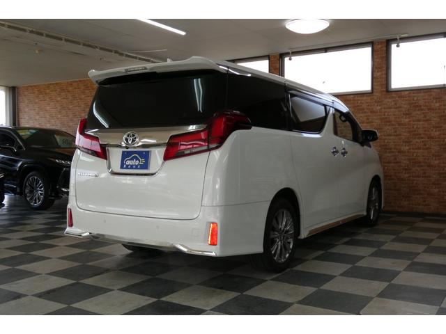 アルファード ２．５Ｓ　タイプゴールドＩＩ　４ＷＤ　メーカーナビフルセグＢカメラ／ブルートゥース／ＣＤ・ＤＶＤデッキ　１２．１インチフリップダウン　シーケンシャルターンシグナルランプ　両側パワスラ　電動リヤゲート　修復歴無ワンオーナー禁煙車（2枚目）