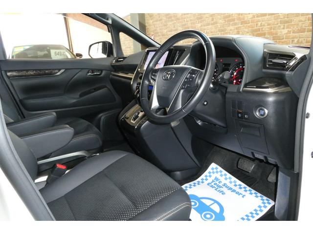 アルファード ２．５Ｓ　タイプゴールドＩＩ　４ＷＤ　メーカーナビフルセグＢカメラ／ブルートゥース／ＣＤ・ＤＶＤデッキ　１２．１インチフリップダウン　シーケンシャルターンシグナルランプ　両側パワスラ　電動リヤゲート　修復歴無ワンオーナー禁煙車（6枚目）