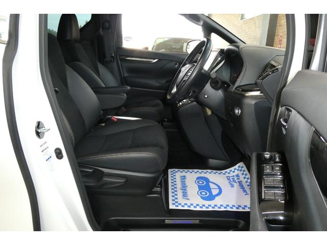 アルファード ２．５Ｓ　タイプゴールドＩＩ　４ＷＤ　メーカーナビフルセグＢカメラ／ブルートゥース／ＣＤ・ＤＶＤデッキ　１２．１インチフリップダウン　シーケンシャルターンシグナルランプ　両側パワスラ　電動リヤゲート　修復歴無ワンオーナー禁煙車（7枚目）