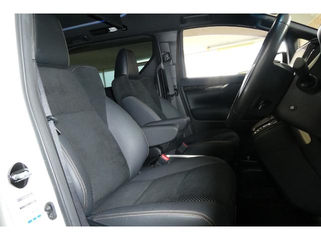 アルファード ２．５Ｓ　タイプゴールドＩＩ　４ＷＤ　メーカーナビフルセグＢカメラ／ブルートゥース／ＣＤ・ＤＶＤデッキ　１２．１インチフリップダウン　シーケンシャルターンシグナルランプ　両側パワスラ　電動リヤゲート　修復歴無ワンオーナー禁煙車（8枚目）