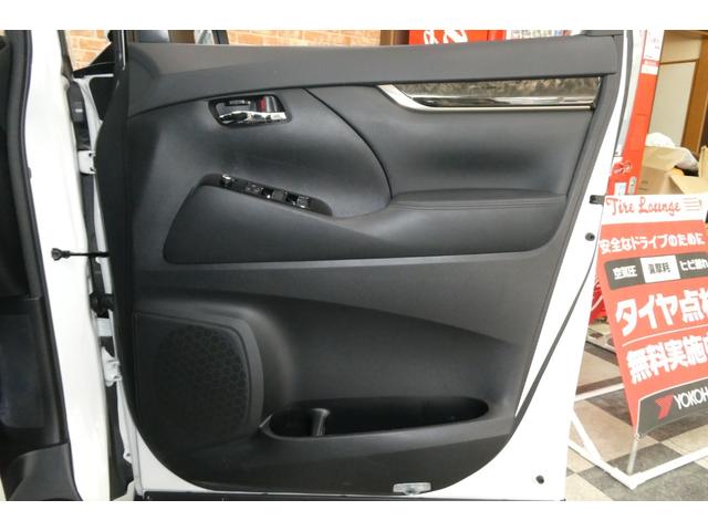 アルファード ２．５Ｓ　タイプゴールドＩＩ　４ＷＤ　メーカーナビフルセグＢカメラ／ブルートゥース／ＣＤ・ＤＶＤデッキ　１２．１インチフリップダウン　シーケンシャルターンシグナルランプ　両側パワスラ　電動リヤゲート　修復歴無ワンオーナー禁煙車（10枚目）
