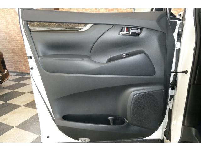 アルファード ２．５Ｓ　タイプゴールドＩＩ　４ＷＤ　メーカーナビフルセグＢカメラ／ブルートゥース／ＣＤ・ＤＶＤデッキ　１２．１インチフリップダウン　シーケンシャルターンシグナルランプ　両側パワスラ　電動リヤゲート　修復歴無ワンオーナー禁煙車（11枚目）