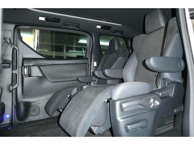 アルファード ２．５Ｓ　タイプゴールドＩＩ　４ＷＤ　メーカーナビフルセグＢカメラ／ブルートゥース／ＣＤ・ＤＶＤデッキ　１２．１インチフリップダウン　シーケンシャルターンシグナルランプ　両側パワスラ　電動リヤゲート　修復歴無ワンオーナー禁煙車（19枚目）