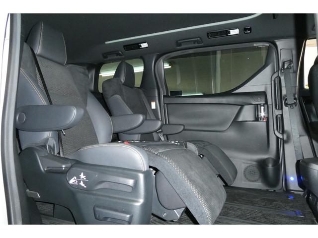 アルファード ２．５Ｓ　タイプゴールドＩＩ　４ＷＤ　メーカーナビフルセグＢカメラ／ブルートゥース／ＣＤ・ＤＶＤデッキ　１２．１インチフリップダウン　シーケンシャルターンシグナルランプ　両側パワスラ　電動リヤゲート　修復歴無ワンオーナー禁煙車（20枚目）