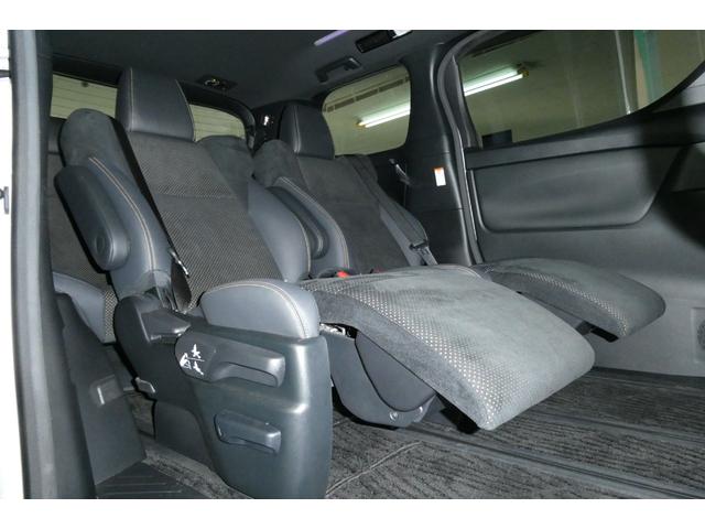 アルファード ２．５Ｓ　タイプゴールドＩＩ　４ＷＤ　メーカーナビフルセグＢカメラ／ブルートゥース／ＣＤ・ＤＶＤデッキ　１２．１インチフリップダウン　シーケンシャルターンシグナルランプ　両側パワスラ　電動リヤゲート　修復歴無ワンオーナー禁煙車（28枚目）