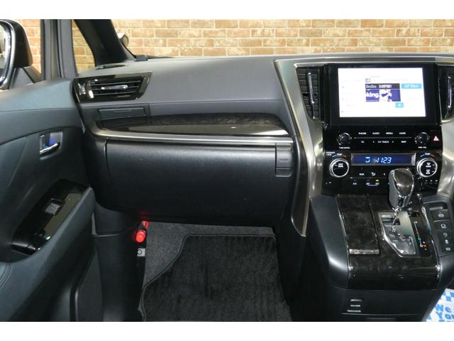 アルファード ２．５Ｓ　タイプゴールドＩＩ　４ＷＤ　メーカーナビフルセグＢカメラ／ブルートゥース／ＣＤ・ＤＶＤデッキ　１２．１インチフリップダウン　シーケンシャルターンシグナルランプ　両側パワスラ　電動リヤゲート　修復歴無ワンオーナー禁煙車（34枚目）