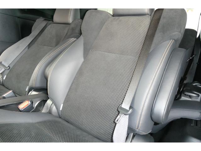 アルファード ２．５Ｓ　タイプゴールドＩＩ　４ＷＤ　メーカーナビフルセグＢカメラ／ブルートゥース／ＣＤ・ＤＶＤデッキ　１２．１インチフリップダウン　シーケンシャルターンシグナルランプ　両側パワスラ　電動リヤゲート　修復歴無ワンオーナー禁煙車（52枚目）