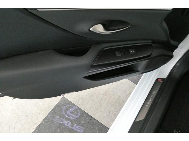 ES ES300h Fスポーツ レクサスセーフティ レクサスナビ/フルセグTV/Bカメラ TRDエアロ TRD4本出しスポーツマフラー 黒革シートベンチレーション ムーンルーフ 前後ドラレコ 修復歴無し ワンオーナー禁煙車(11枚目)