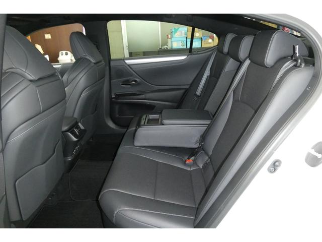 ES ES300h Fスポーツ レクサスセーフティ レクサスナビ/フルセグTV/Bカメラ TRDエアロ TRD4本出しスポーツマフラー 黒革シートベンチレーション ムーンルーフ 前後ドラレコ 修復歴無し ワンオーナー禁煙車(20枚目)