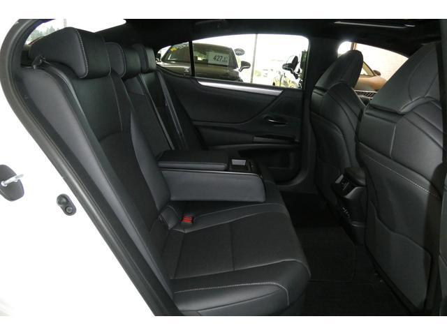 ES ES300h Fスポーツ レクサスセーフティ レクサスナビ/フルセグTV/Bカメラ TRDエアロ TRD4本出しスポーツマフラー 黒革シートベンチレーション ムーンルーフ 前後ドラレコ 修復歴無し ワンオーナー禁煙車(21枚目)