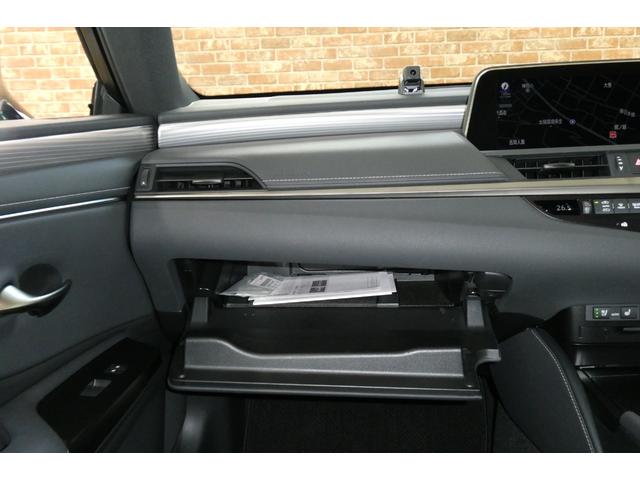 ES ES300h Fスポーツ レクサスセーフティ レクサスナビ/フルセグTV/Bカメラ TRDエアロ TRD4本出しスポーツマフラー 黒革シートベンチレーション ムーンルーフ 前後ドラレコ 修復歴無し ワンオーナー禁煙車(44枚目)