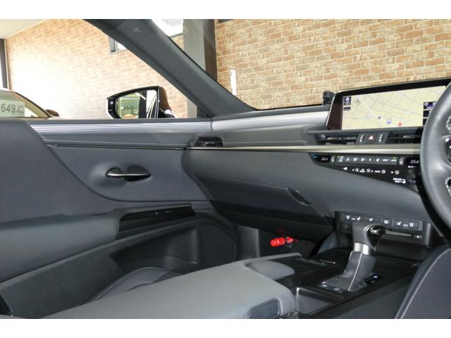 ES ES300h Fスポーツ レクサスセーフティ レクサスナビ/フルセグTV/Bカメラ TRDエアロ TRD4本出しスポーツマフラー 黒革シートベンチレーション ムーンルーフ 前後ドラレコ 修復歴無し ワンオーナー禁煙車(45枚目)