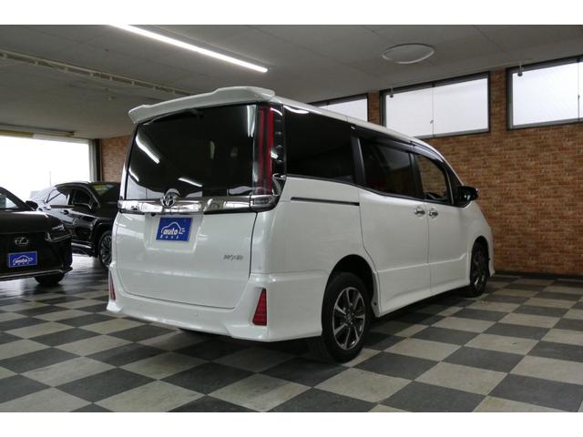 ノア Si ダブルバイビーIII 4WD トヨタセーフティセンス 純正10インチSDナビ/フルセグTV/Bカメラ DVDビデオ再生/ブルートゥース接続 後席専用純正フリップダウン 修復歴無し 禁煙車(2枚目)
