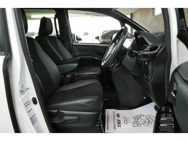 ノア Si ダブルバイビーIII 4WD トヨタセーフティセンス 純正10インチSDナビ/フルセグTV/Bカメラ DVDビデオ再生/ブルートゥース接続 後席専用純正フリップダウン 修復歴無し 禁煙車(7枚目)