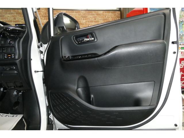 ノア Si ダブルバイビーIII 4WD トヨタセーフティセンス 純正10インチSDナビ/フルセグTV/Bカメラ DVDビデオ再生/ブルートゥース接続 後席専用純正フリップダウン 修復歴無し 禁煙車(10枚目)