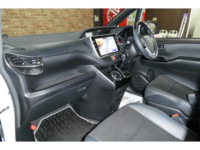 ノア Si ダブルバイビーIII 4WD トヨタセーフティセンス 純正10インチSDナビ/フルセグTV/Bカメラ DVDビデオ再生/ブルートゥース接続 後席専用純正フリップダウン 修復歴無し 禁煙車(12枚目)