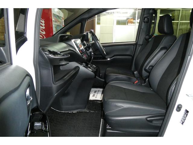 ノア Si ダブルバイビーIII 4WD トヨタセーフティセンス 純正10インチSDナビ/フルセグTV/Bカメラ DVDビデオ再生/ブルートゥース接続 後席専用純正フリップダウン 修復歴無し 禁煙車(13枚目)