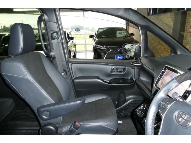 ノア Si ダブルバイビーIII 4WD トヨタセーフティセンス 純正10インチSDナビ/フルセグTV/Bカメラ DVDビデオ再生/ブルートゥース接続 後席専用純正フリップダウン 修復歴無し 禁煙車(16枚目)