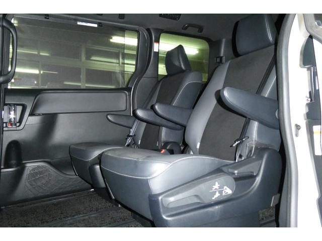 ノア Si ダブルバイビーIII 4WD トヨタセーフティセンス 純正10インチSDナビ/フルセグTV/Bカメラ DVDビデオ再生/ブルートゥース接続 後席専用純正フリップダウン 修復歴無し 禁煙車(20枚目)