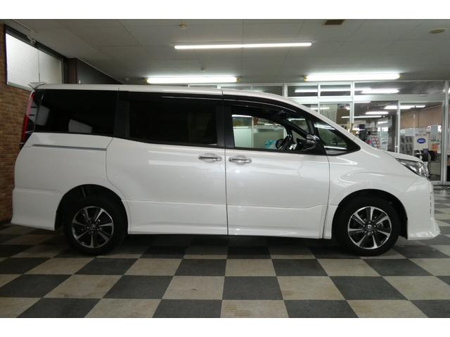 ノア Si ダブルバイビーIII 4WD トヨタセーフティセンス 純正10インチSDナビ/フルセグTV/Bカメラ DVDビデオ再生/ブルートゥース接続 後席専用純正フリップダウン 修復歴無し 禁煙車(32枚目)