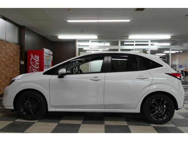 当店の物件は国で定められた認証自社工場でしっかりとした法定点検整備を実施後に御納車させて頂いております。御納車前の内外装の磨きやクリーニングも専属のスタッフが心を込めてピカピカにて御納車致します。