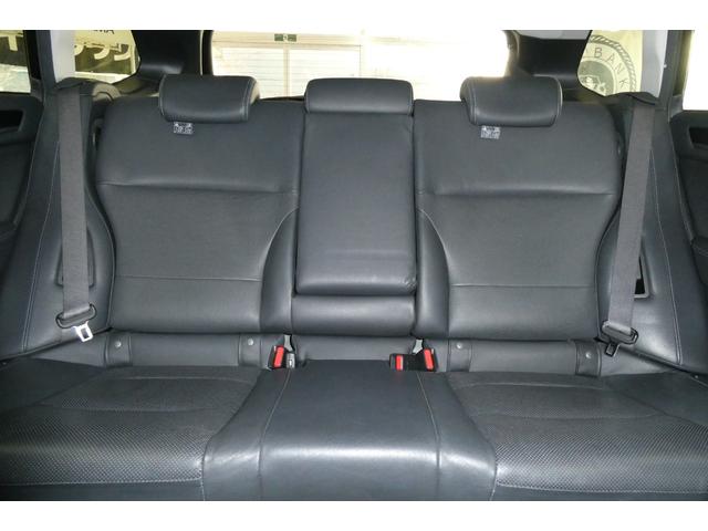 レガシィアウトバック リミテッド　ＡＷＤ　アイサイト　黒革シート　ダイヤトーンサウンドＳＤナビ／フルセグＴＶ／バックカメラ／フロント・サイドカメラ　フリップダウンモニター　ナイトロパワー１８インチＡＷ　ＬＥＤヘッドライト　修復歴無し（18枚目）