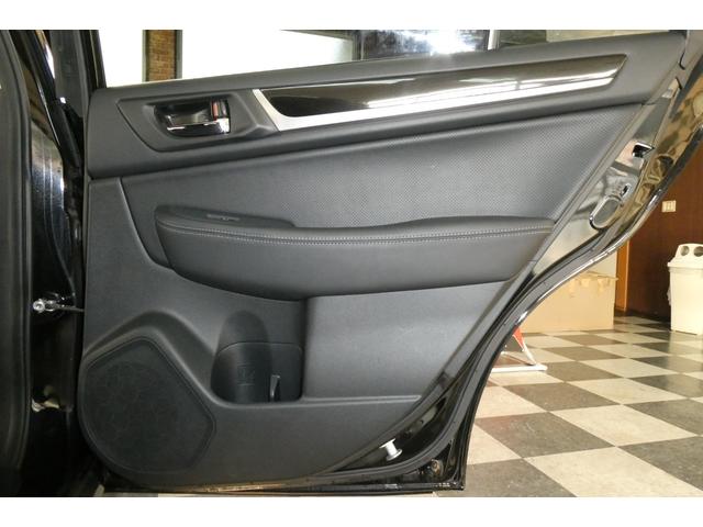 レガシィアウトバック リミテッド　ＡＷＤ　アイサイト　黒革シート　ダイヤトーンサウンドＳＤナビ／フルセグＴＶ／バックカメラ／フロント・サイドカメラ　フリップダウンモニター　ナイトロパワー１８インチＡＷ　ＬＥＤヘッドライト　修復歴無し（22枚目）