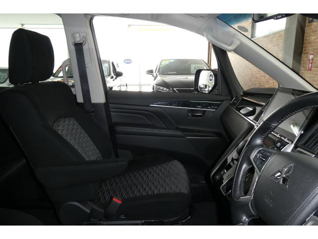 デリカD:5 アーバンギア G パワーパッケージ 4WD 2.2ディーゼルターボ 純正10.1インチDoortoDoorナビ/フルセグTV/アラウンドビューモニター フリップダウン 両側パワスラ 電動リヤゲート 電動ロングステップ 修復歴無し 禁煙車(13枚目)