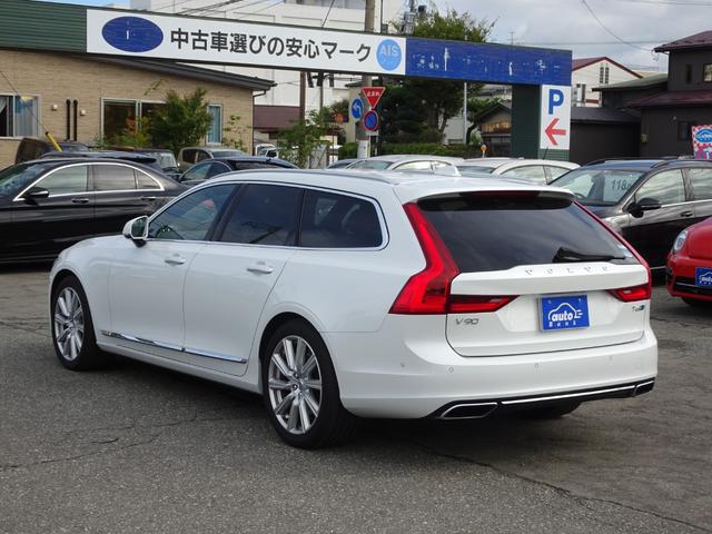 Ｖ９０ Ｔ６　ＡＷＤ　インスクリプション　ワンオーナーレザーシートベンチレーションパワーテールゲートＬＥＤヘッドライト３６０°カメラステアリングヒーターリアシートヒーターＡＣＣヘッドアップディスプレイフロントシートマッサージ機能（3枚目）