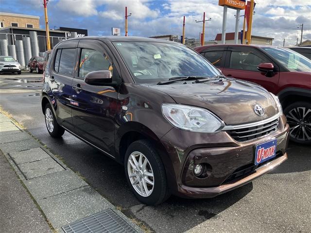 パッソ Ｘ　ＬパッケージＳ　４ＷＤ　寒冷地　衝突被害軽減システム　バックカメラ　アルミホイール　スマートキー　アイドリングストップ　盗難防止装置　キーレス　横滑り防止機能（4枚目）