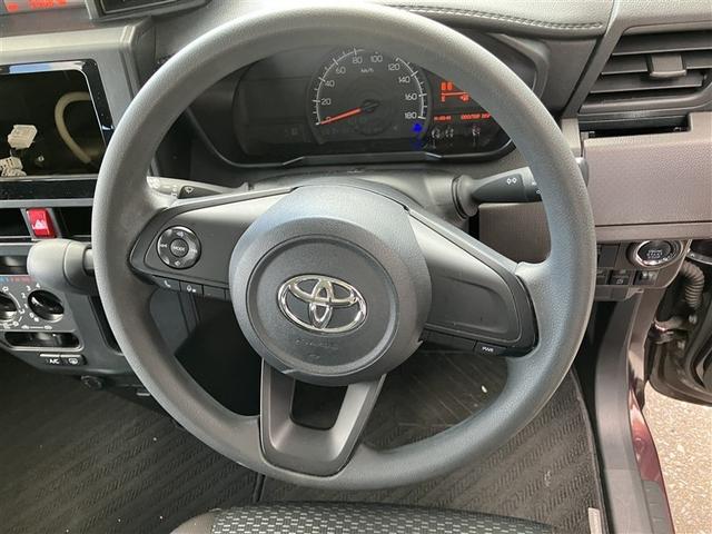 ナビレディパッケージ、ステアリングリモコンとバックカメラが付いてます