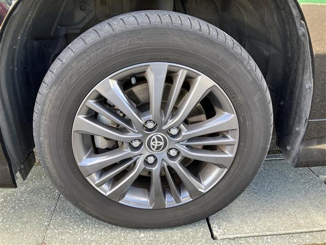 純正アルミ。タイヤサイズは２０５／６０Ｒ１６、現在は夏タイヤ装着で残り溝は約５ミリです