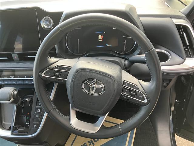 クルーズコントロール付き。アクセルペダルから足を離しても一定の速度で走行できるので高速道路が楽になります♪また、無駄なアクセルの踏み込みが抑えられエコドライブにも貢献します