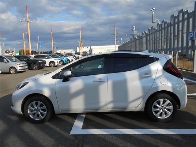 アクア Z 4WD ハイブリッド トヨタセーフティセンス 寒冷地仕様 パノラマミックビューカメラ エンジンスターター ディスプレイオーディオ AC100V アルミホイール(8枚目)