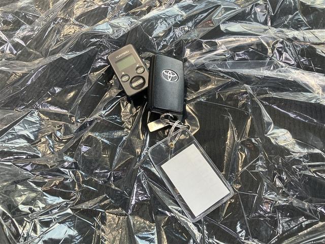 ノア Ｘ　スペシャルエディション　４ＷＤ　乗車定員７人　ナビ　バックカメラ　両側スライドドア　エンジンスターター　ドライブレコーダー　スマートキー　プッシュスタート（6枚目）