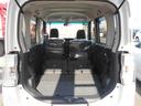 後席を倒してフラットで広い荷室に