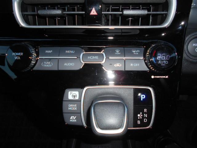 アクア Z 4WD ハイブリッド バックカメラ 全方位カメラ スマートキー LEDヘッドライト 衝突被害軽減システム トヨタセーフティーセンス レーンアシスト 記録簿 アイドリングストップ 運転席エアバッグ(9枚目)