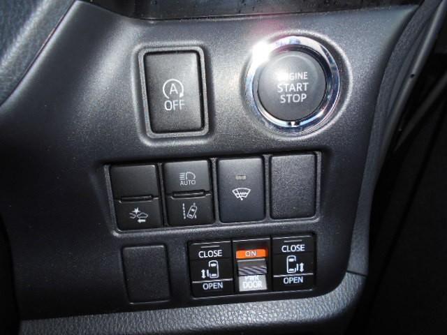 ヴォクシー ＺＳ　煌ＩＩＩ　４ＷＤ　乗車定員７人　両側電動スライドドア　メモリーナビ　フルセグＴＶ　バックカメラ　後席モニター　３列シート　アイドリングストップ　盗難防止システム　記録簿　衝突被害軽減システム　ＡＢＳ（10枚目）