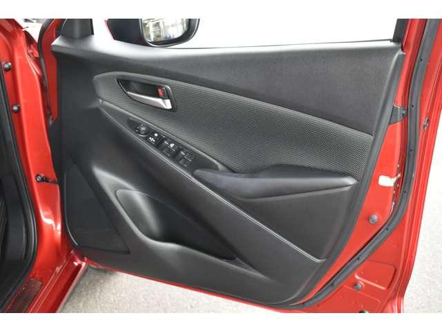 ＭＡＺＤＡ２ １５Ｓ　Ｂｌａｃｋ　Ｔｏｎｅ　Ｅｄｉｔｉｏｎ　３６０°ビュー　ＣＤ／ＤＶＤプレーヤー＋地デジチューナー　３６０°　キーレス　誤発進抑制　パーキングセンサー　レーダークルーズ　ＡＷＤ　ＬＥＤヘッドライト　ＥＴＣ　フルセグＴＶ　３６０°ビューカメラ（12枚目）
