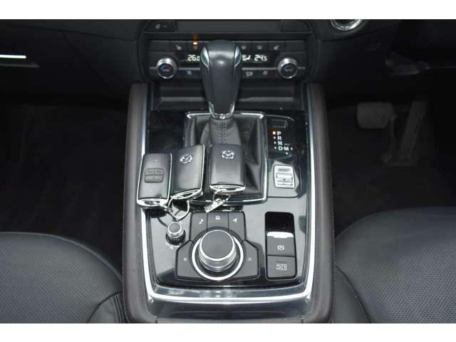 ＣＸ－８ ２５Ｓ　Ｌ　Ｐａｃｋａｇｅ　６人乗り　黒革・１０．２５インチナビ・３６０°ビューモニタ　４ＷＤ　エアシート　オートエアコン　Ｐシート　電動Ｒゲート　ミュージックプレイヤー接続可　ＬＥＤヘッドライト　レーダークルーズ　本革シート　キーフリー（8枚目）