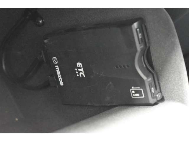 ＣＸ－８ ２５Ｓ　Ｌ　Ｐａｃｋａｇｅ　６人乗り　黒革・１０．２５インチナビ・３６０°ビューモニタ　４ＷＤ　エアシート　オートエアコン　Ｐシート　電動Ｒゲート　ミュージックプレイヤー接続可　ＬＥＤヘッドライト　レーダークルーズ　本革シート　キーフリー（12枚目）