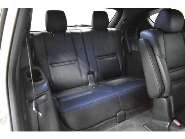 ＣＸ－８ ２５Ｓ　Ｌ　Ｐａｃｋａｇｅ　６人乗り　黒革・１０．２５インチナビ・３６０°ビューモニタ　４ＷＤ　エアシート　オートエアコン　Ｐシート　電動Ｒゲート　ミュージックプレイヤー接続可　ＬＥＤヘッドライト　レーダークルーズ　本革シート　キーフリー（15枚目）