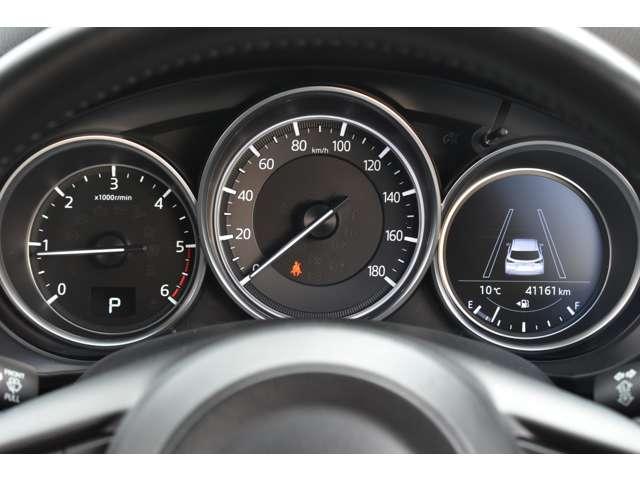 ＣＸ－８ ＸＤ　ＰＲＯＡＣＴＩＶＥ　６人乗り　Ｐゲート　Ｂｏｓｅ　ウォークスルー６人乗り　アドバンストキー　横滑り防止機能　ＵＳＢポート　地デジ　アイスト　ＥＴＣ車載器　ＤＶＤ再生可　エアコン　４ＷＤ　パワーシート　シートヒーター　オートハイビーム　サイドカメラ（5枚目）