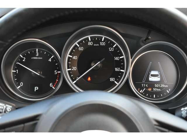 ＣＸ－８ ＸＤ　ＰＲＯＡＣＴＩＶＥ　７人乗り　パワーリフトゲート　ルーフレール＆パワーリフトゲート　リアエアコン　アドバンストキー　横滑り防止機能　ＵＳＢポート　電動Ｒゲート　地デジ　アイスト　ＥＴＣ車載器　ＤＶＤ再生可　エアコン　４ＷＤ　パワーシート　サイドカメラ（5枚目）